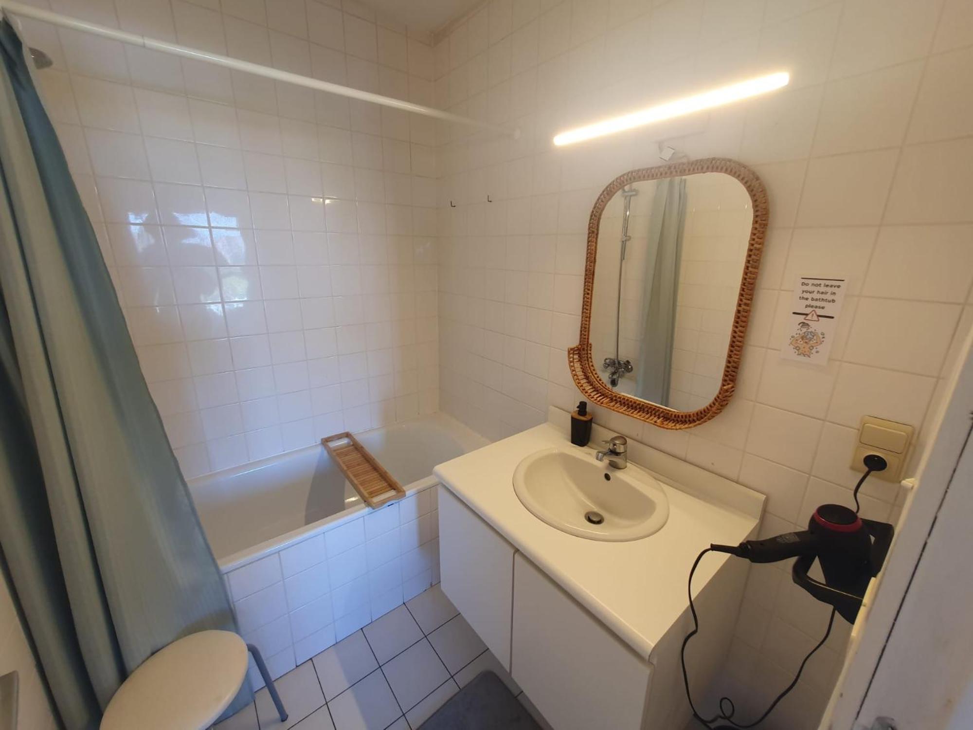Cosy A 2 Pas De La *